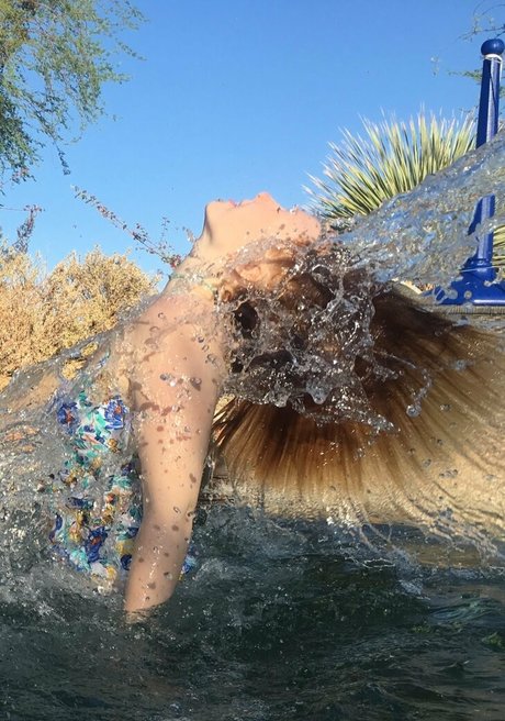 Molly Quinn star top photos