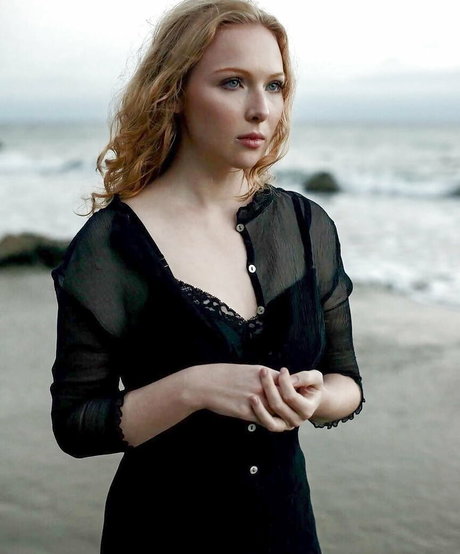 Molly Quinn nudes star pics