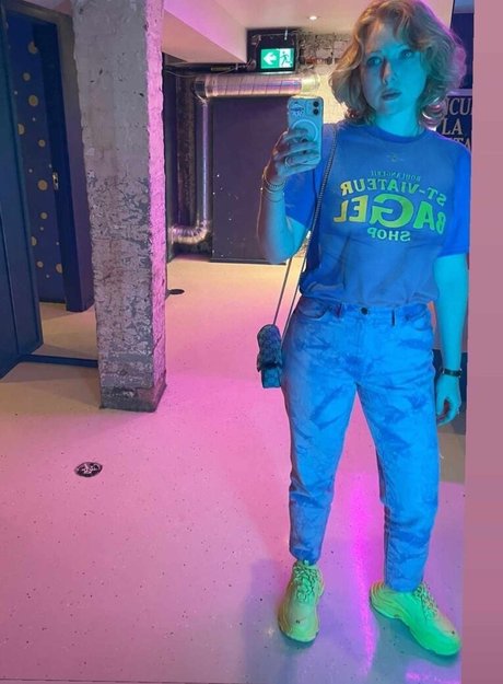 Molly Quinn adult actress images