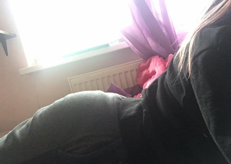 Rain Likes You beautiful model img