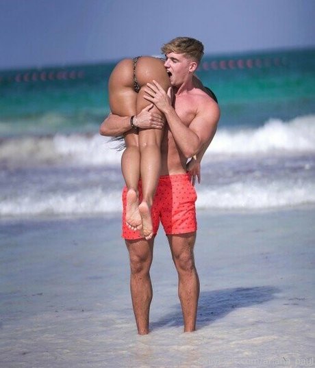 Ariana Diamond star images