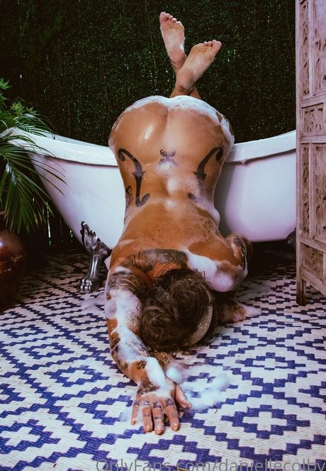 Danielle Colby beautiful model img