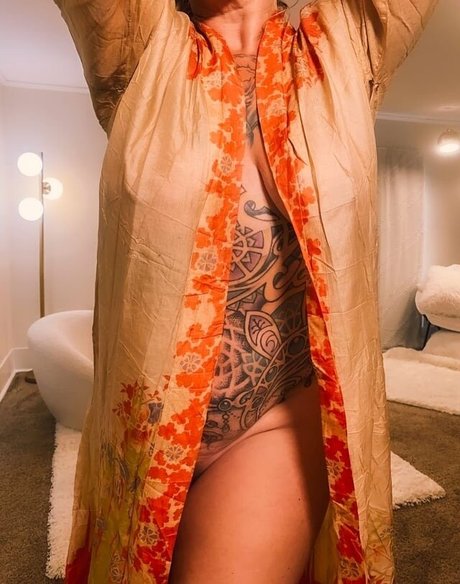 Danielle Colby model art pictures