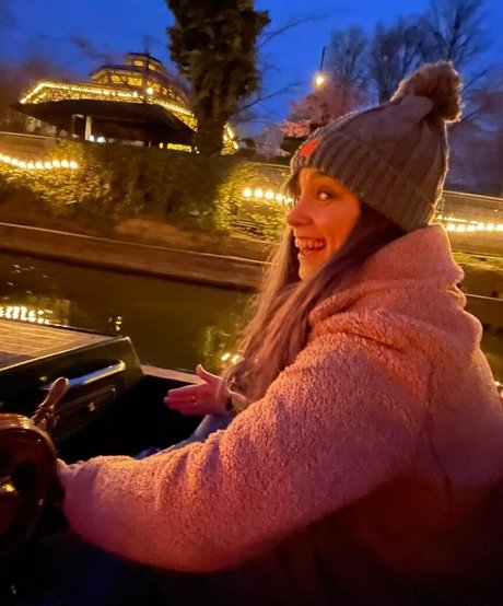 Ellen Rose star naked image