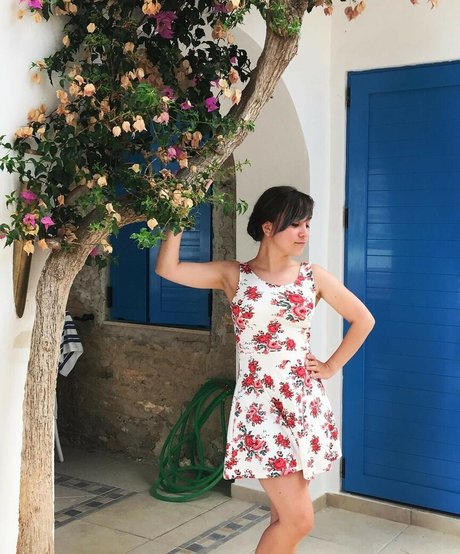 Ellen Rose model free photos