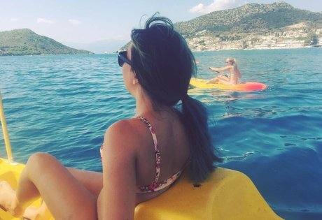 Ellen Rose model photos