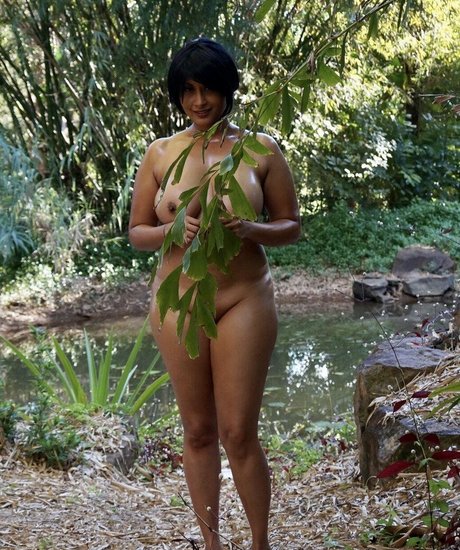 Aiysha Saagar star perfect pic