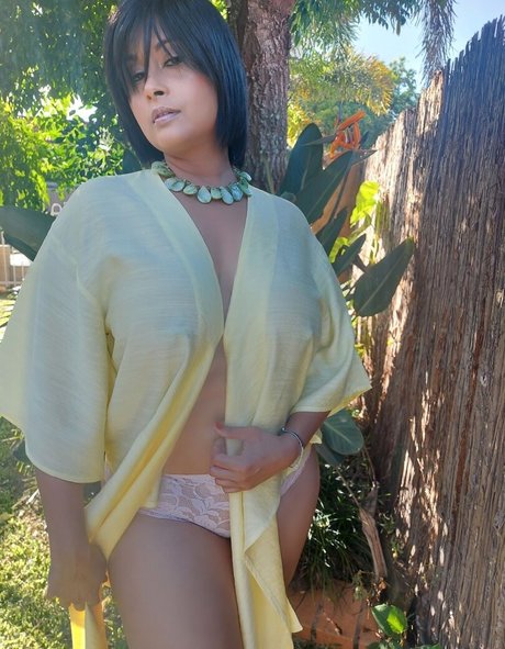 Aiysha Saagar model adult image