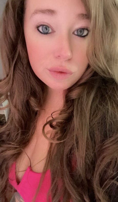 Ivy Mia high quality actress photo