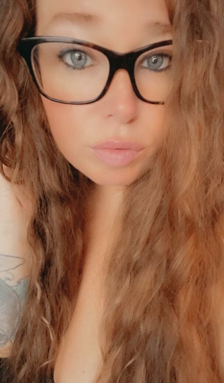 Ivy Mia erotic model img