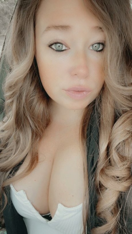 Ivy Mia free model archive