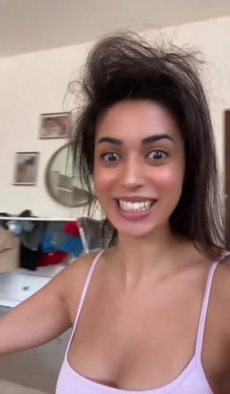 Shirin Azami pretty model pictures