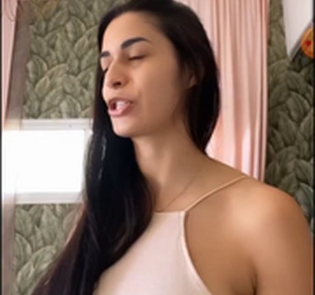 Shirin Azami model beautiful image