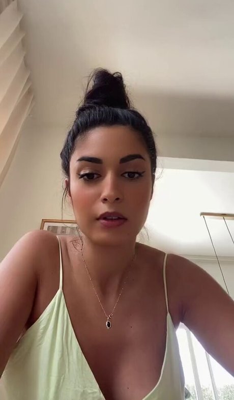 Shirin Azami hot star pic