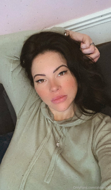 aldana30 hot star pic