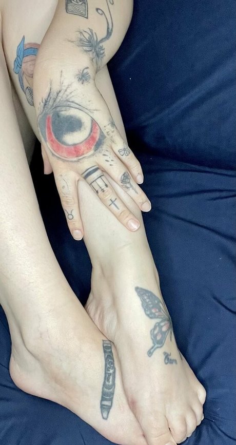 mikkistorm nude model images