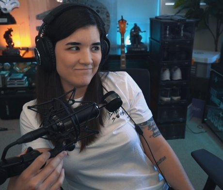 AnneMunition pretty actress pic