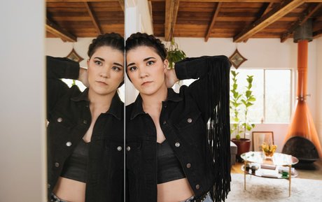 AnneMunition nude model photos