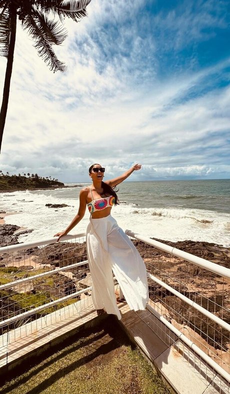 Niara Meirele star naked pictures