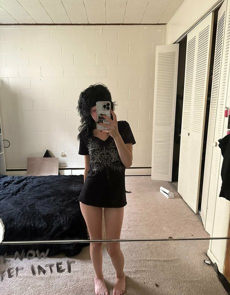 moldiecorpse naked star pics