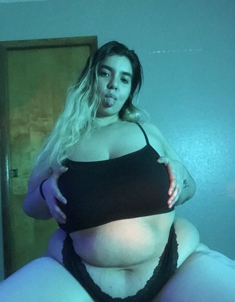 kushunlimited model erotic pics