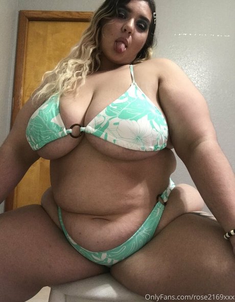 kushunlimited erotic model photo