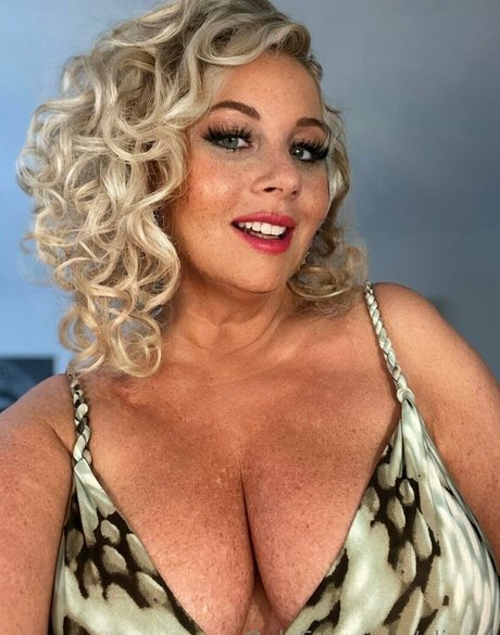 elixerr model nice picture