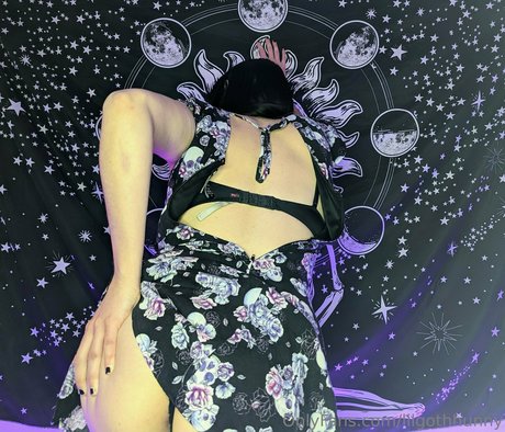 lilgothhunny free actress photos