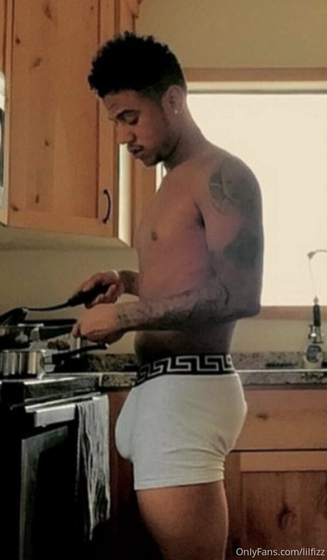 lilfizz nudes model image