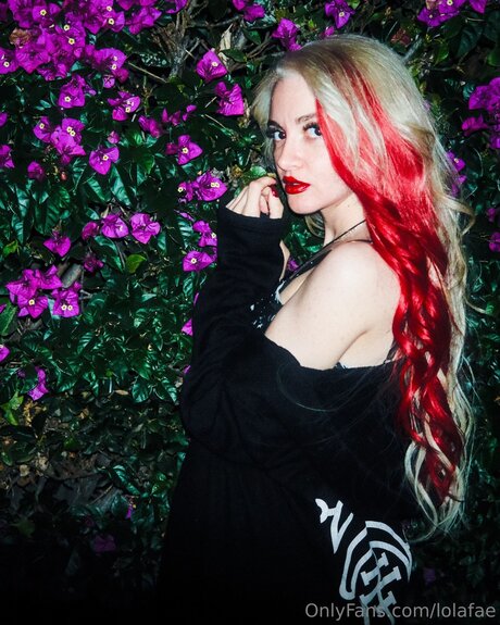 lolafae exclusive star image