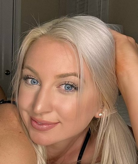 Heather Leah model adult picture