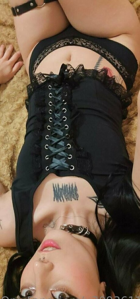 naomi bright model top picture