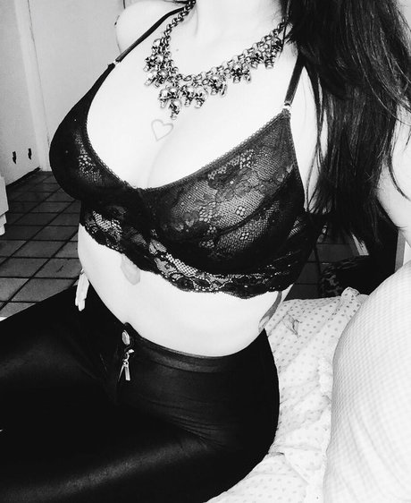 renatapalhanno pretty pornstar image