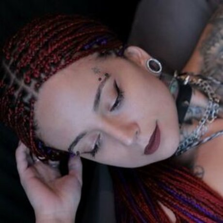 Yamur Imek erotic model image