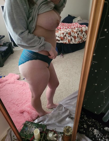 Yourbakedbabe model sexy pics