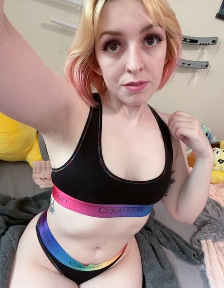 Ashleigh Tano pretty pornstar img