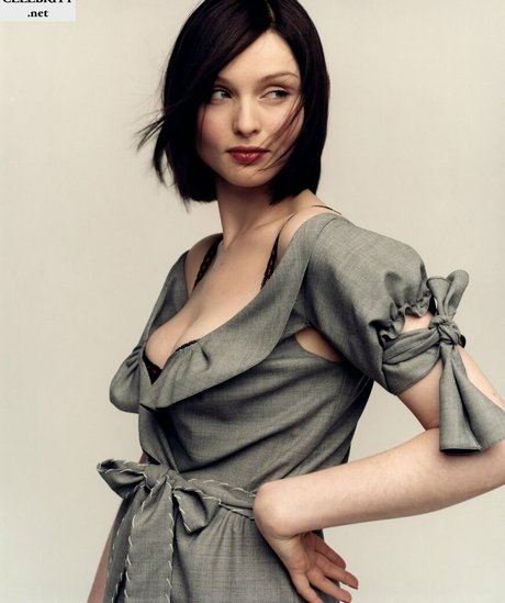 Sophie Ellis Bextor star top pic
