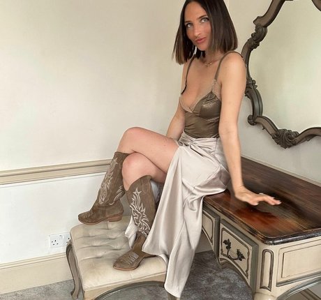 Maeva D Ascanio pretty star img