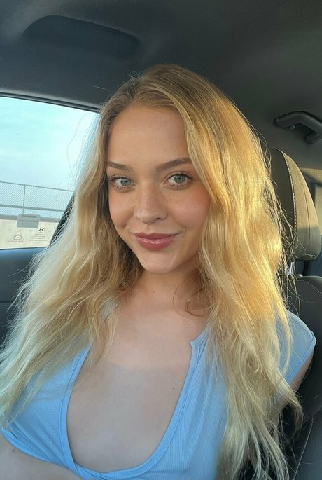 chloecarterxoxo porn model image