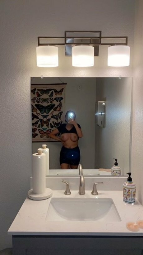 hairy lesbian onlyfans free nude galleries