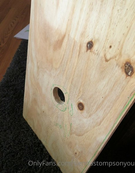 siennastompsonyou naked actress pictures