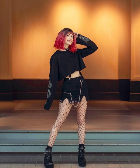 evvils porn model pic