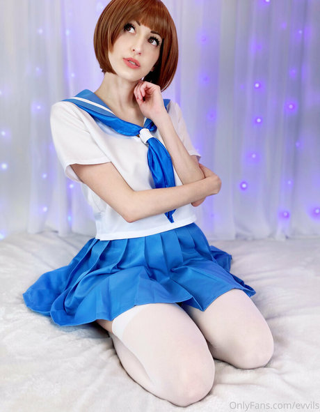 evvils exclusive star photo