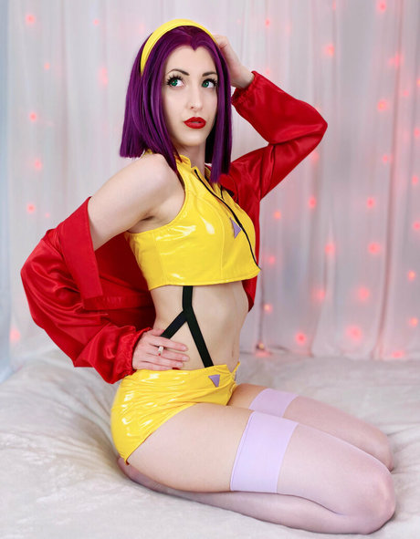 evvils model naked images