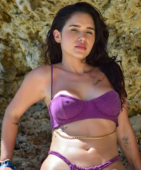 Gizelly Bicalho naked actress pictures