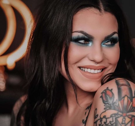 Baileysarian star nudes image