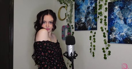 Quantum ASMR pornstar nude img