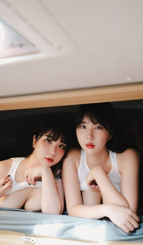 e chi h pornstar nude images