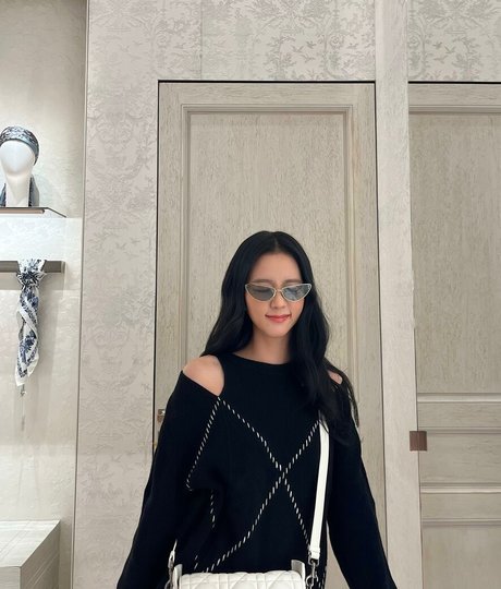 Jisoo naked model galleries