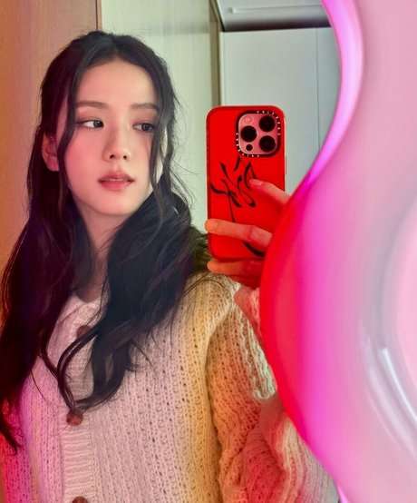 Jisoo art model picture